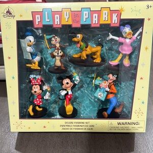 Disney Play in The Park Deluxe Figurine set— Collectors choice set 7 characters